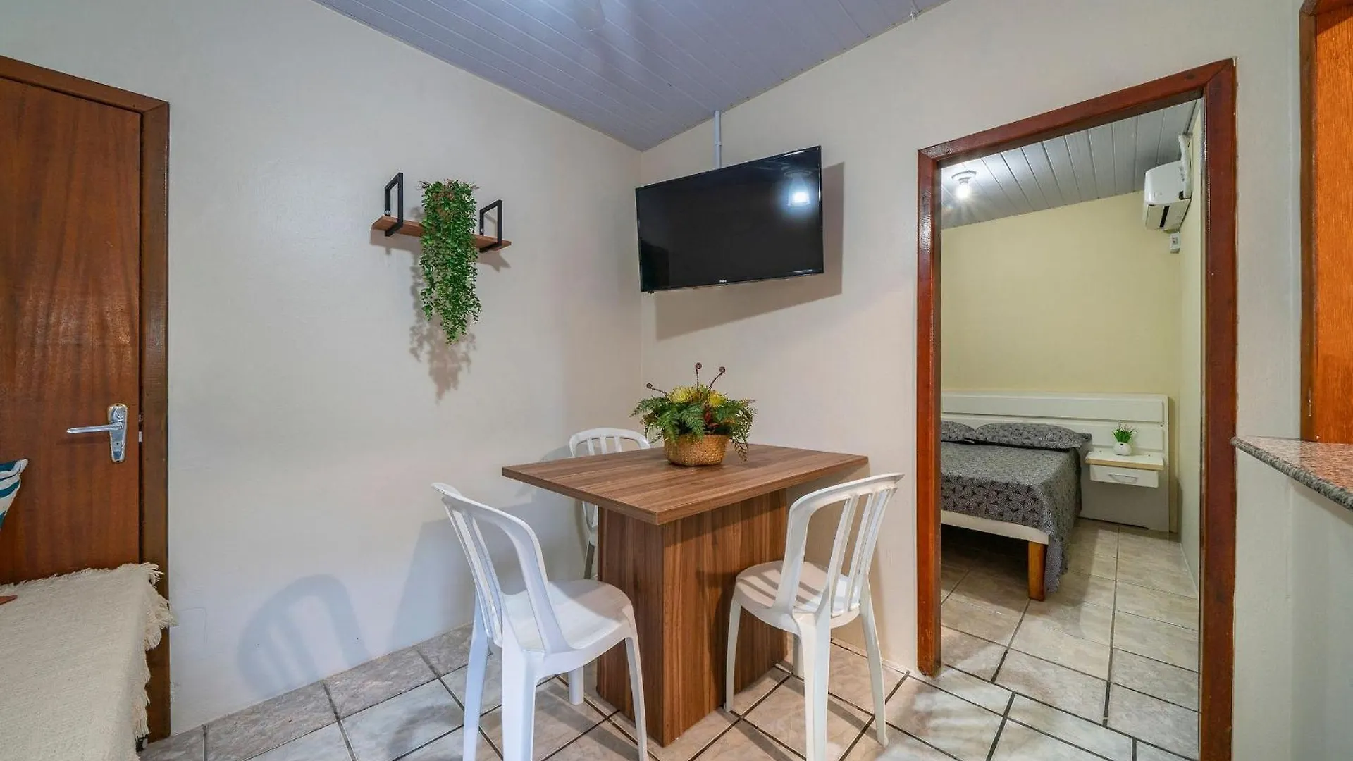 #26-Cg - Hospedagem Em Canto Grande, Bombinhas 0*,  Brasilien